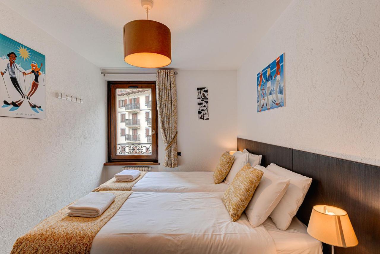 Apartment Cosmiques - Alpes Travel - Central Chamonix - Sleeps 4 Zewnętrze zdjęcie