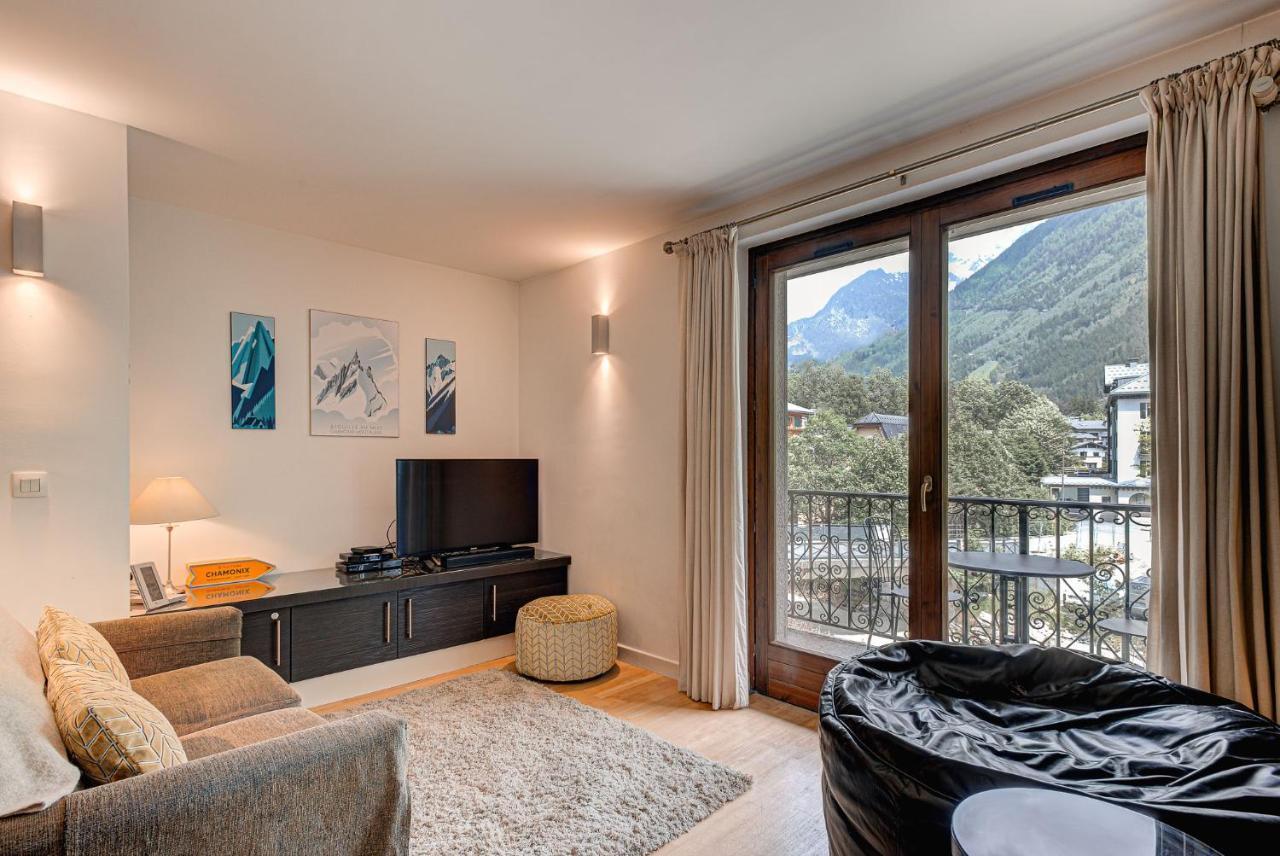Apartment Cosmiques - Alpes Travel - Central Chamonix - Sleeps 4 Zewnętrze zdjęcie