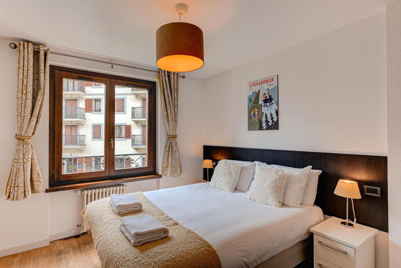 Apartment Cosmiques - Alpes Travel - Central Chamonix - Sleeps 4 Zewnętrze zdjęcie