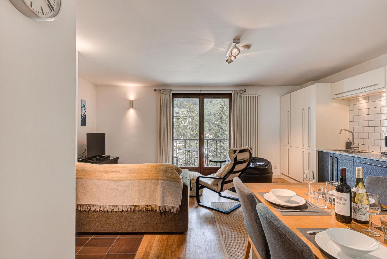 Apartment Cosmiques - Alpes Travel - Central Chamonix - Sleeps 4 Zewnętrze zdjęcie