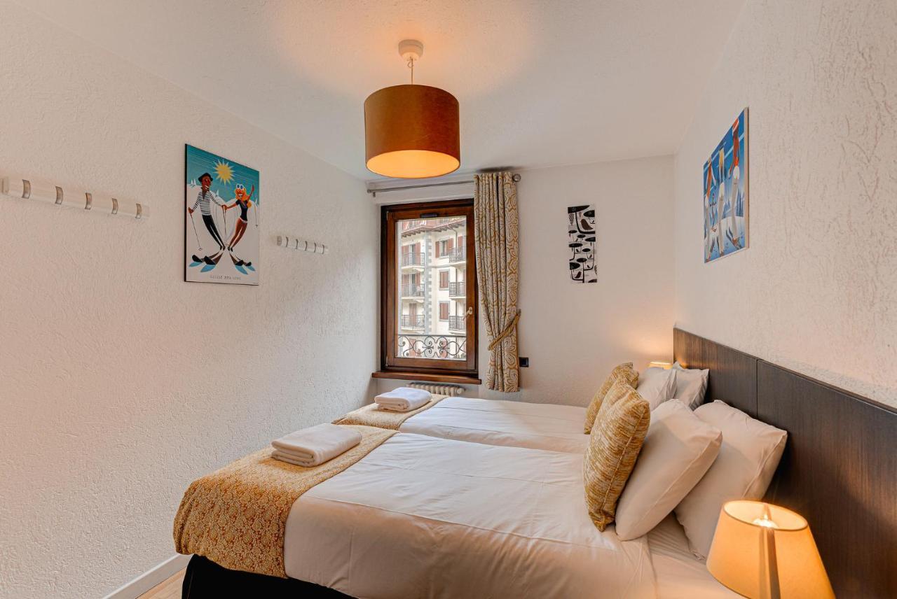 Apartment Cosmiques - Alpes Travel - Central Chamonix - Sleeps 4 Zewnętrze zdjęcie